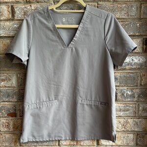 Figs Gray Boxy Short Sleeve scrub Tee